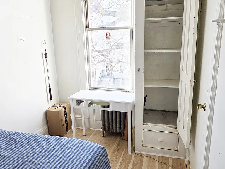 70 Weirfield Street3rd Floor1st Room Brooklyn Ky — Photo 1