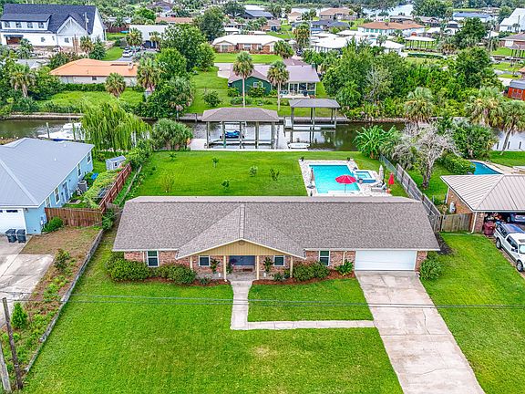 4th image of 631 Beachcomber Dr