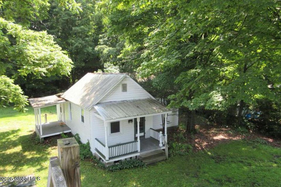 2nd image of 624 Lower Oak Street
