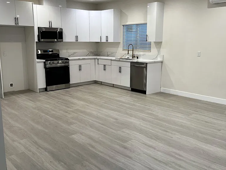7021 Jamieson Ave — Photo 8