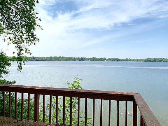 2nd image of 402 E Lake Shore Dr