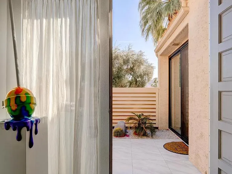 135 Desert West Dr — Photo 4