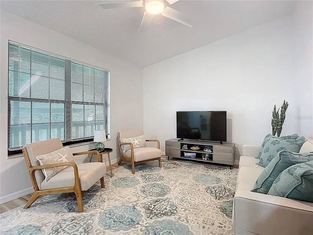 2 bed, 2.0 bath, 952 sqft, $1,350 — Photo 3