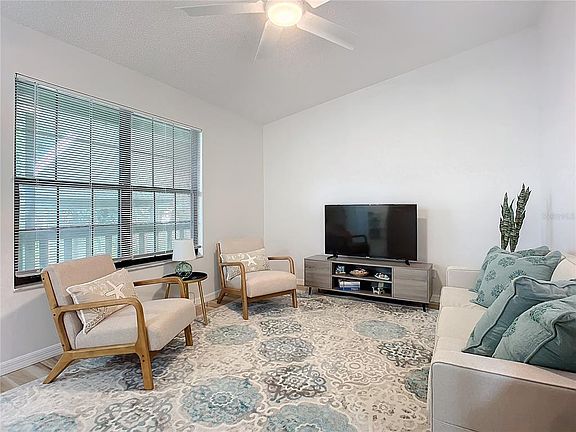 3rd image of 840 Center Ave #520