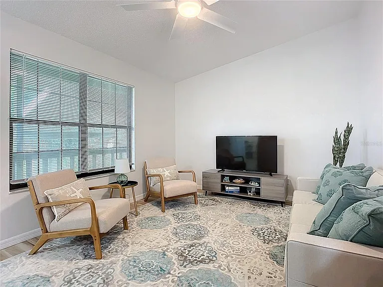 840 Center Ave #520 — Photo 3