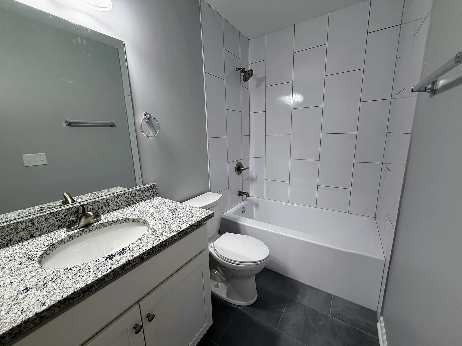 2 bed, 875 sqft, $1,649 — Photo 4