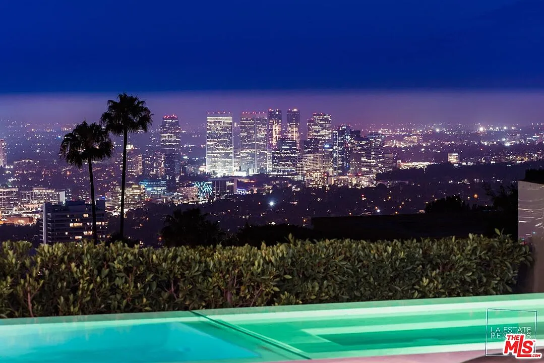 5 bed, 7.0 bath, 8290 sqft, $100,000 — Photo 3