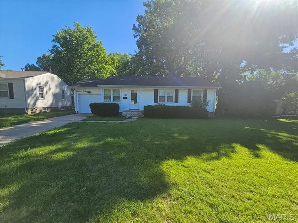 1107 Bakewell Dr, Saint Louis, MO 63137