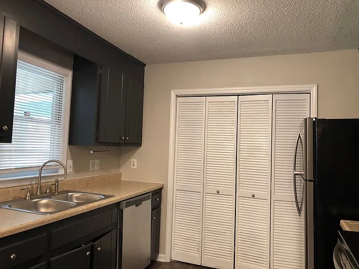 3 bed, 2.0 bath, 1157 sqft, $1,545 — Photo 4