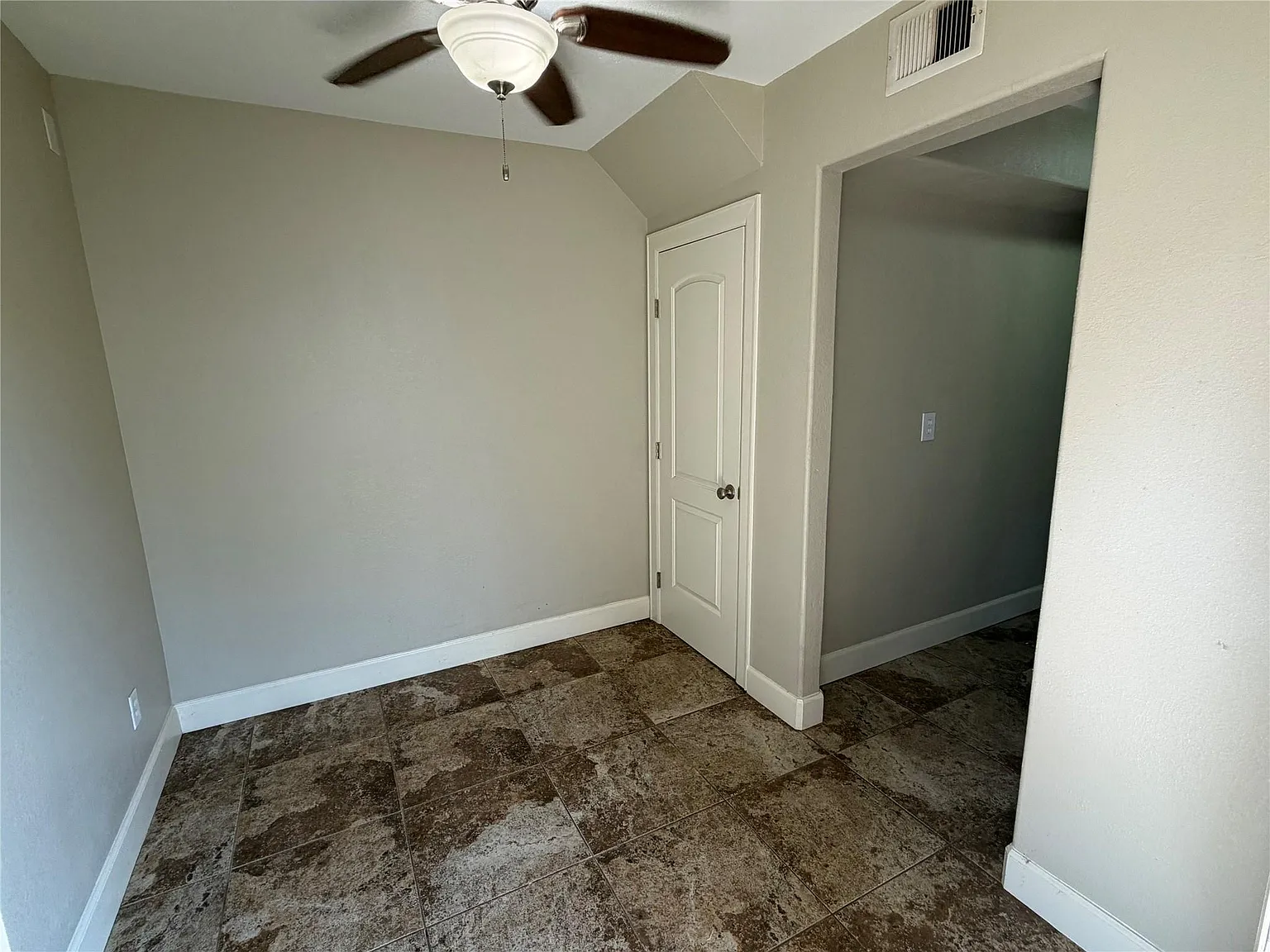 1 bed, 1.0 bath, 773 sqft, $1,250 — Photo 3