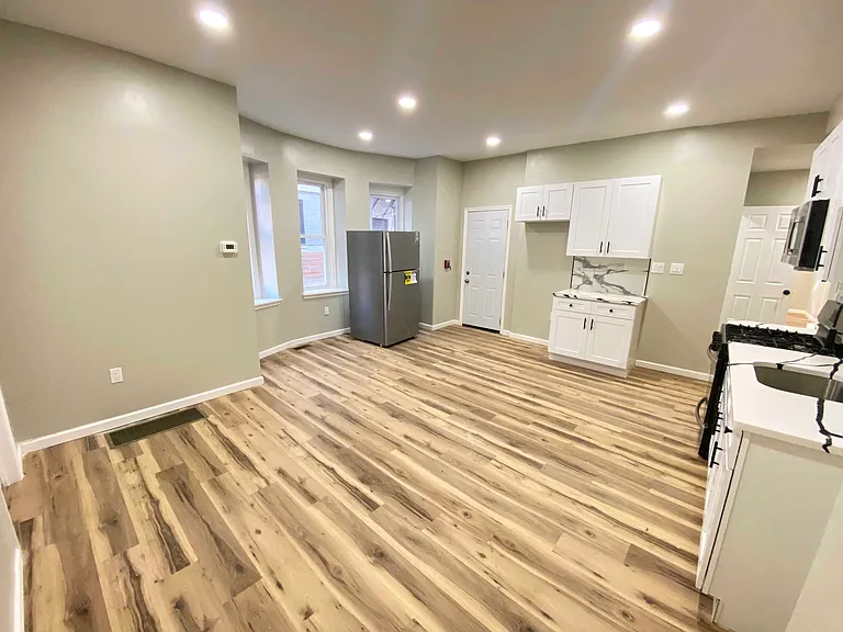 1426 W Rockland St #1 — Photo 8