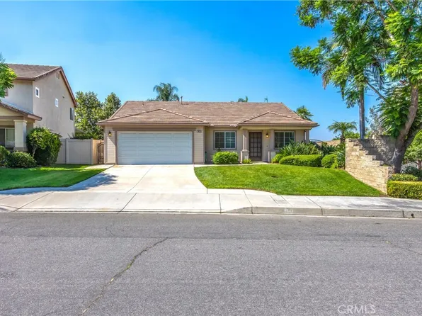 29025 Oak Creek Ln, Highland, CA 92346