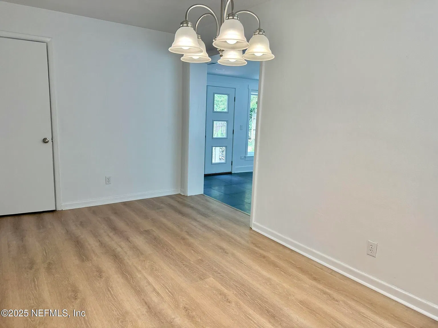 3 bed, 2.0 bath, 1494 sqft, $2,100 — Photo 2
