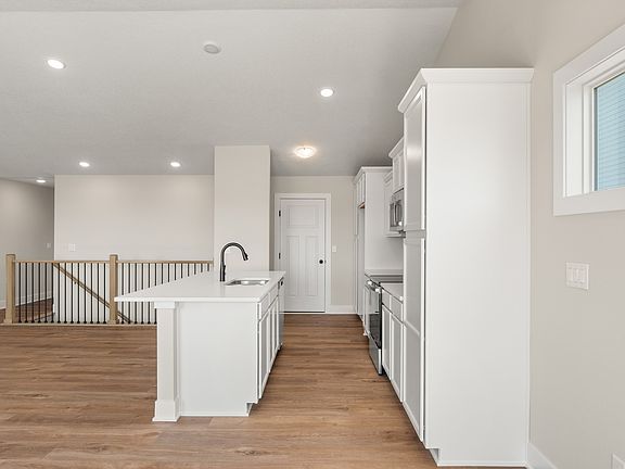 5th image of 1460 Locust St