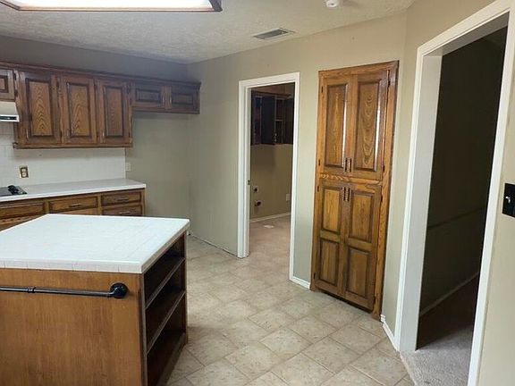 5th image of 2220 Rice Dr