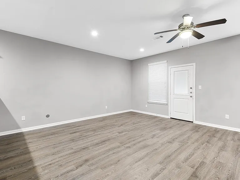 124 Artesian Way — Photo 11