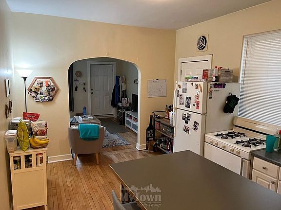 2nd image of 1921 W Belmont Ave #1