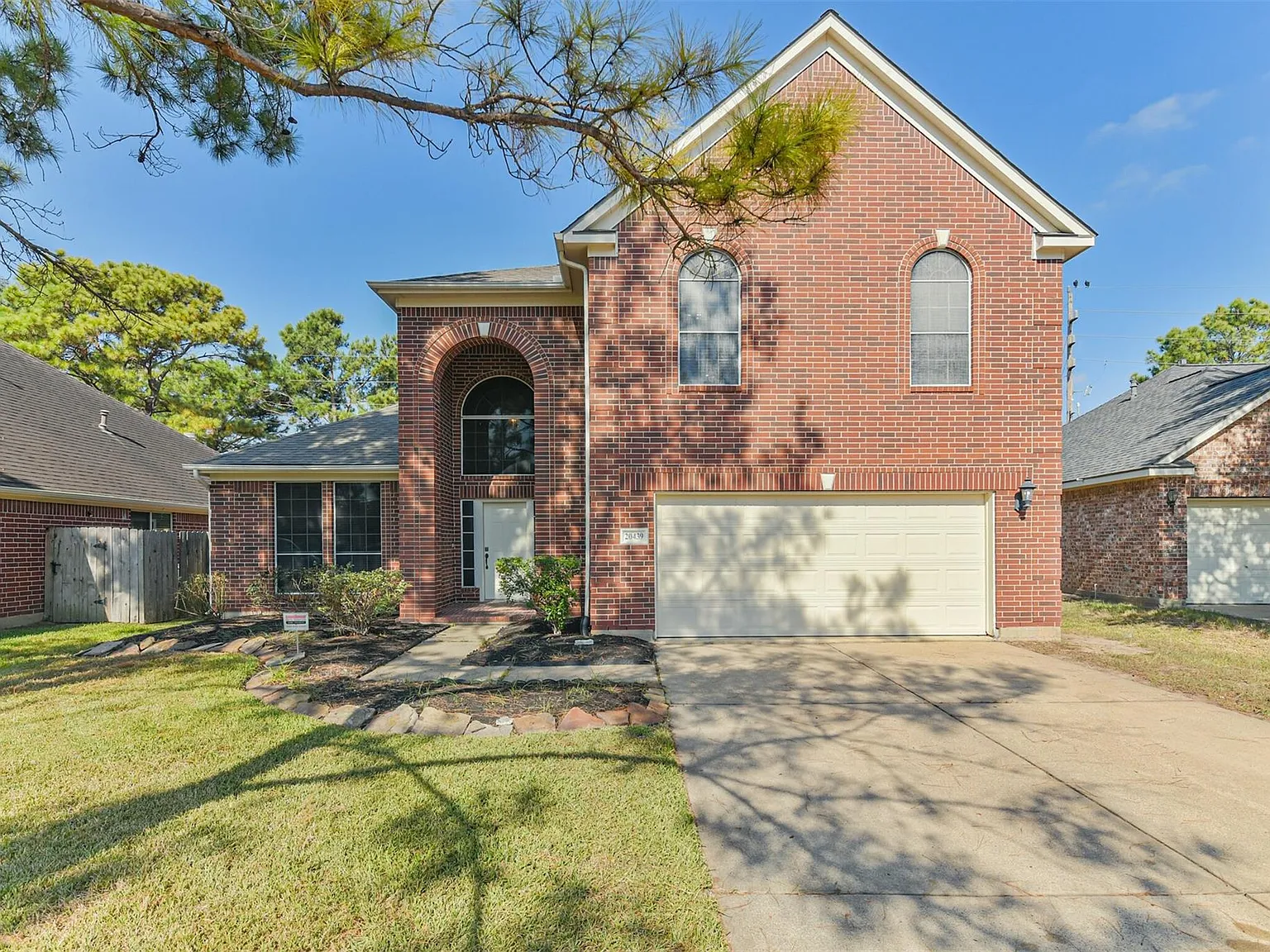 4 bed, 2.5 bath, 3013 sqft, $2,995 — Photo 2