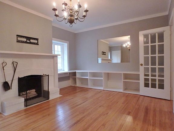 3rd image of 1039 Broadway