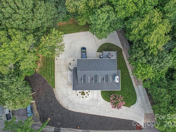 4th image of 356 Edgemont Dr