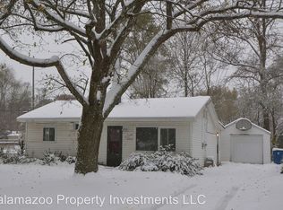 1233 Barclay Dr, Kalamazoo, MI 49004