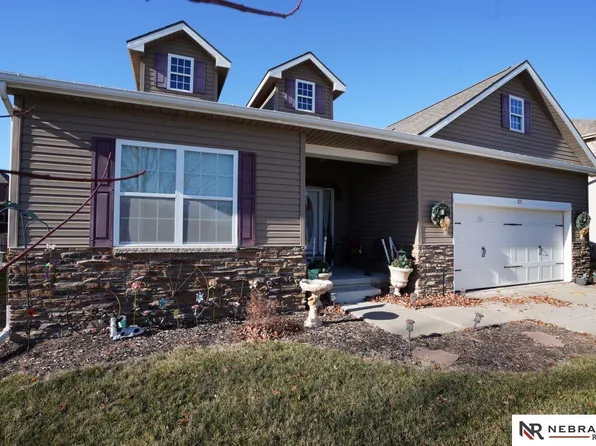 120 Longwood Dr, Papillion, NE 68133