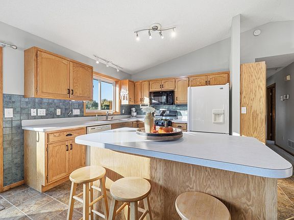 5th image of 1475 Oak Ridge Cir