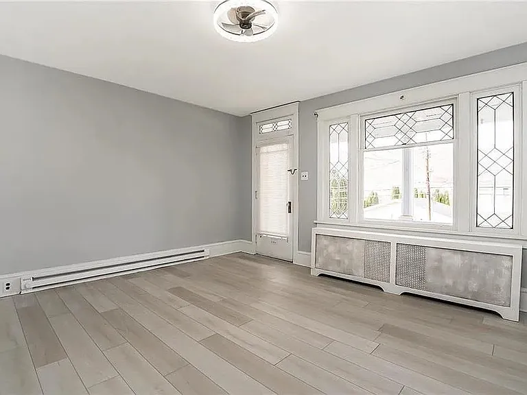 19 E Center St — Photo 2