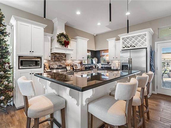 4th image of 3027 London Dr