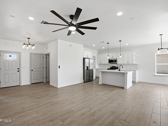 5th image of 438 Sylvia Ct