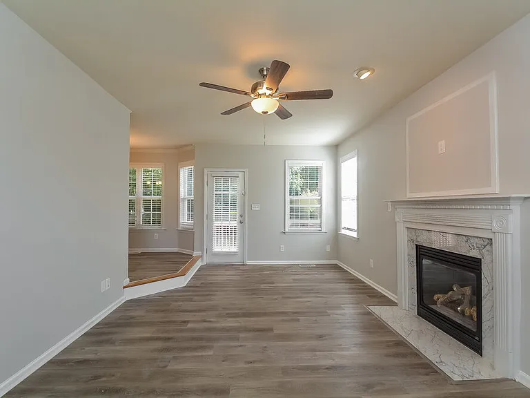 118 Ashton Ct — Photo 5
