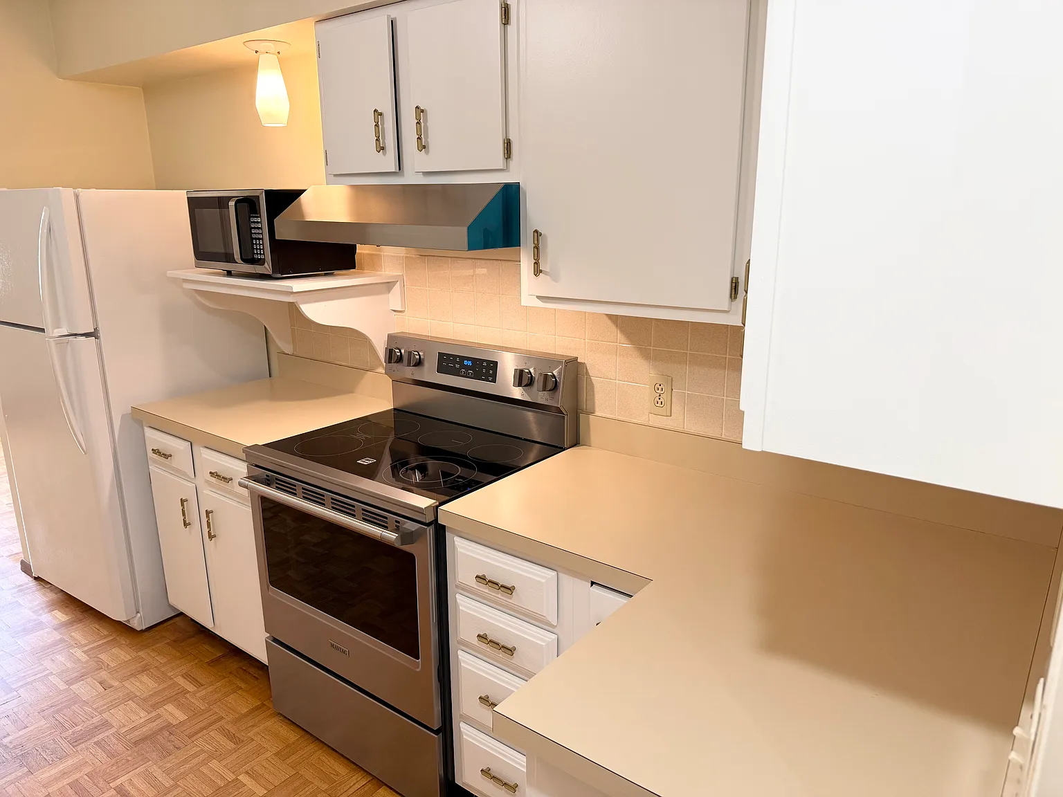 3 bed, 1.5 bath, 1636 sqft, $1,950 — Photo 3