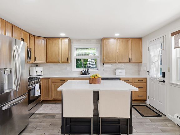 2nd image of 79 Holmes Drive