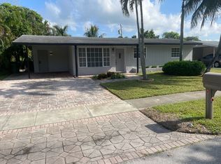 5567 SW 7th St, Pompano Beach, FL 33068