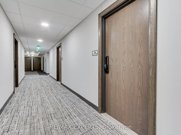 741 King St W #103 — Photo 7