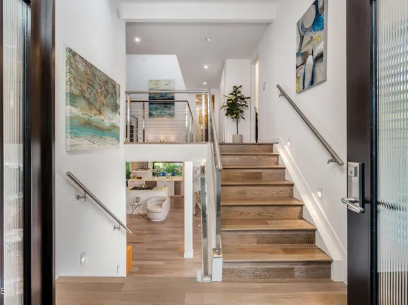 736 N Valley Dr, Westlake Village, CA 91362