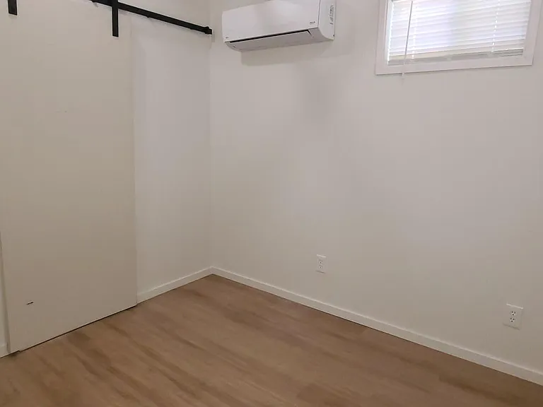 343 Stewart St #1/2 — Photo 21