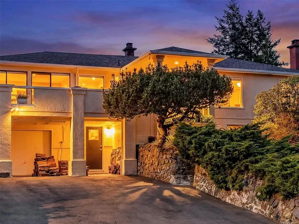 916 Claremont Ave, Saanich, BC V8Y 1K3