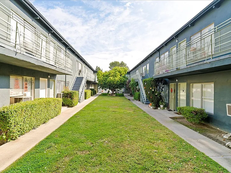 6114 Cahuenga Blvd #3 — Photo 13