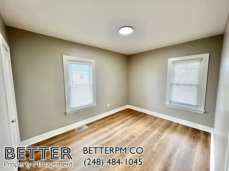 104 Henderson St — Photo 8