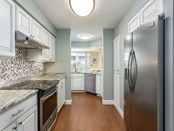 5th image of 425 Buchanan Ave Unit 301