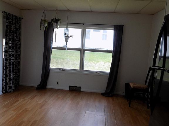 4th image of 203 Mitchell St