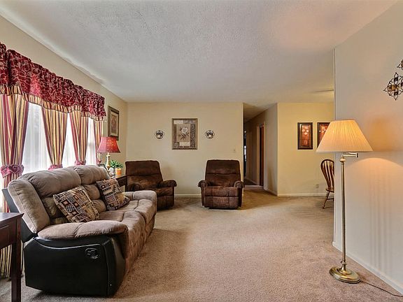 3rd image of 522 N Dr E