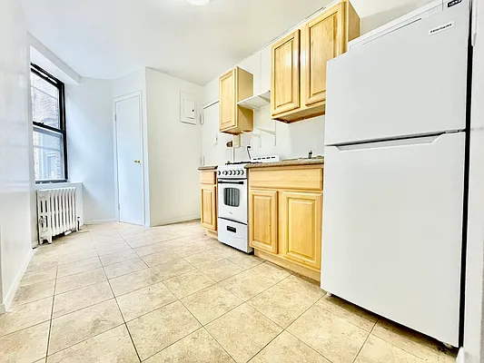 Rented by HOLTON REAL ESTATE INC. | media 11