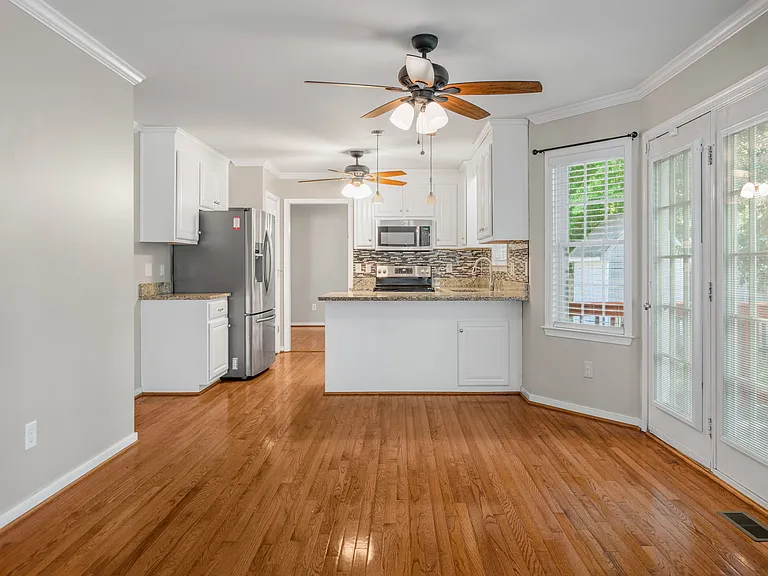 3924 Liberty Point Dr — Photo 20