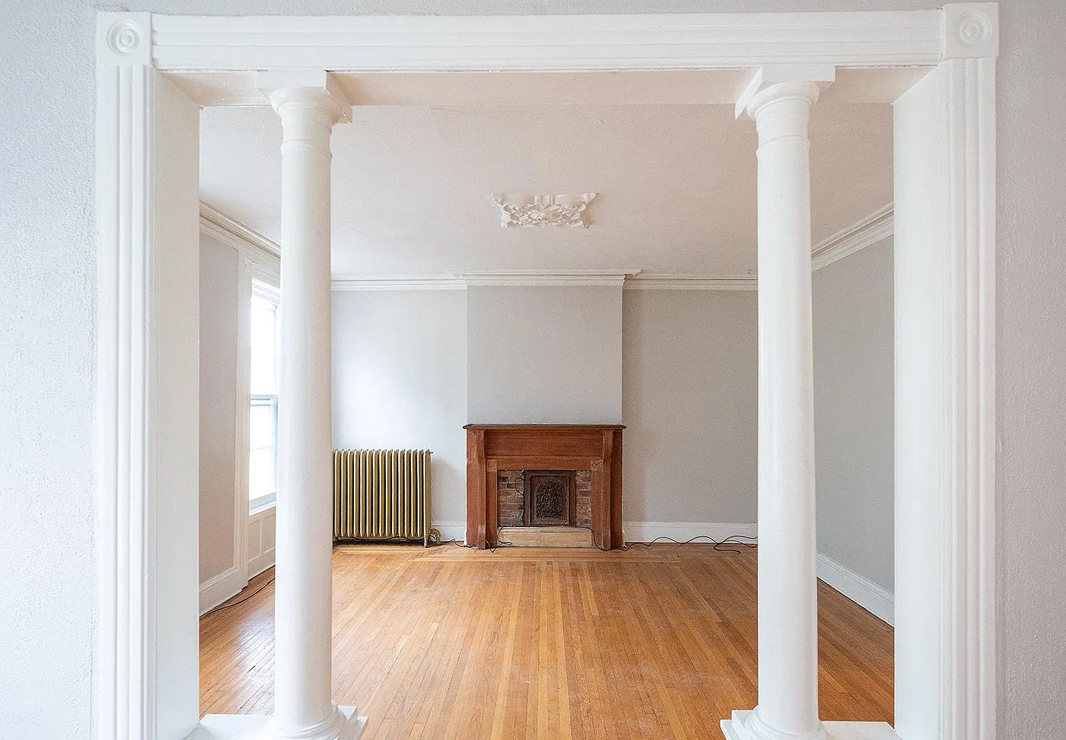 2 bed, 1160 sqft, $1,600 — Photo 2