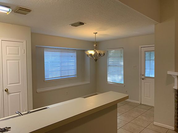 4th image of 16919 Enchanted Cir W