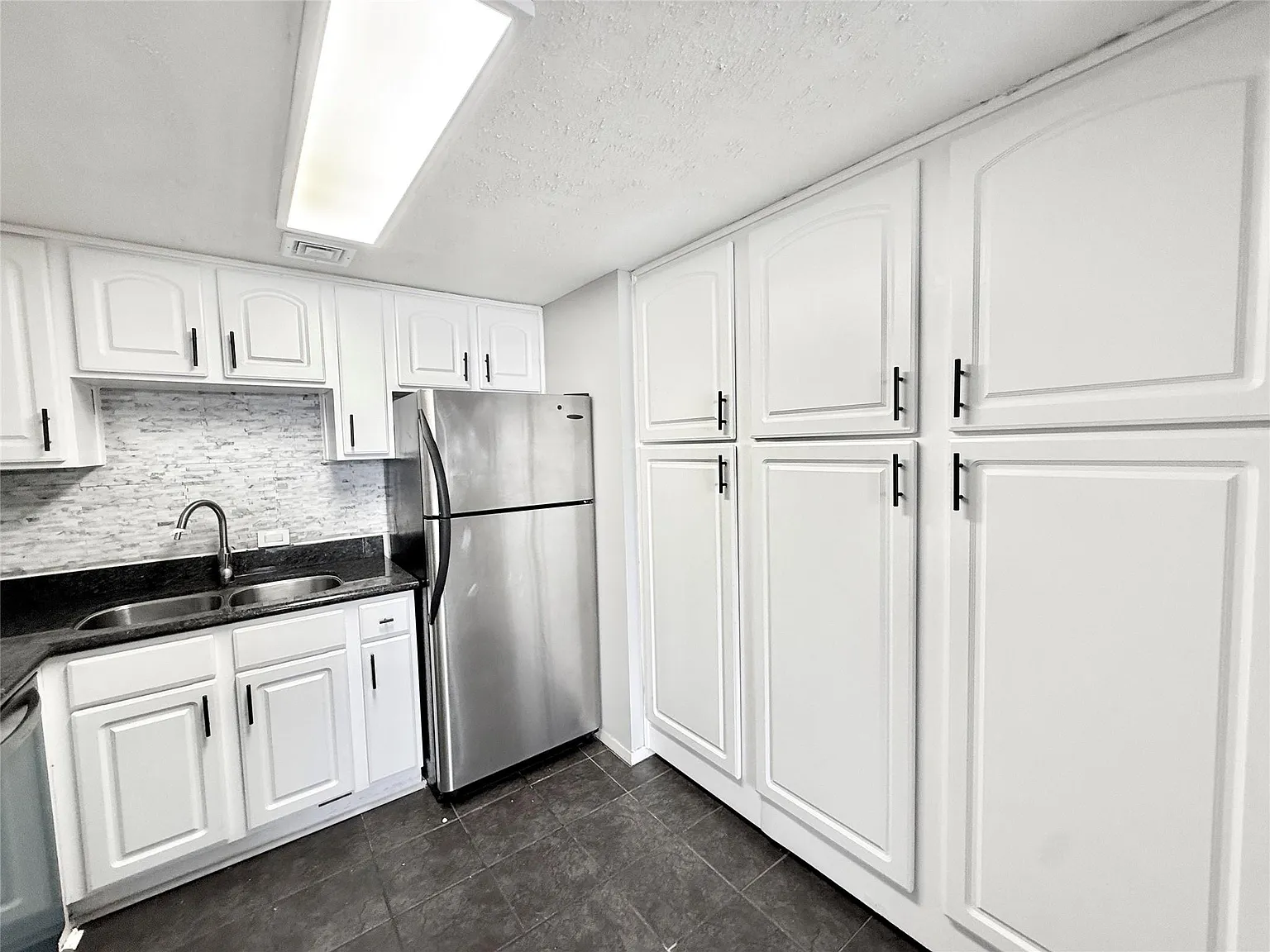 1 bed, 1.0 bath, 707 sqft, $1,695 — Photo 3
