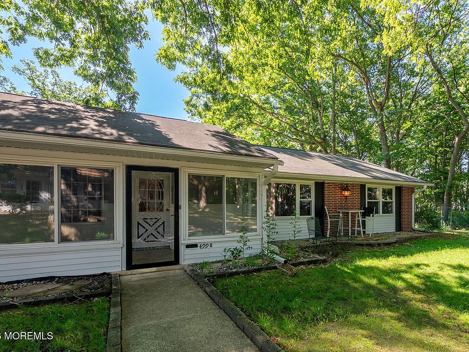 1st image of 499B Thornbury Court
