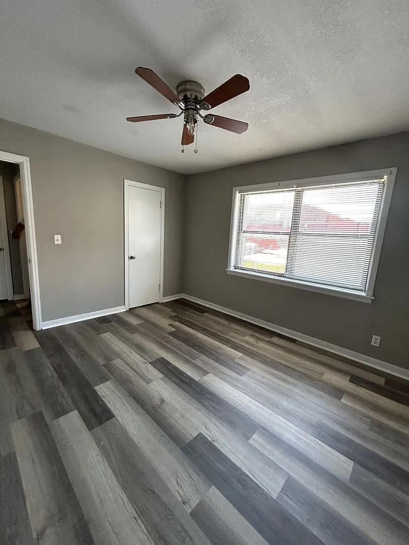 126 E 13th Baxter Springs — Photo 3